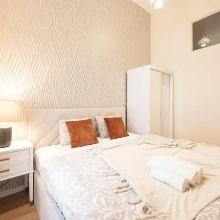 Lejlighed Light-filled 3br Retreat - Relaxing Family Budapest